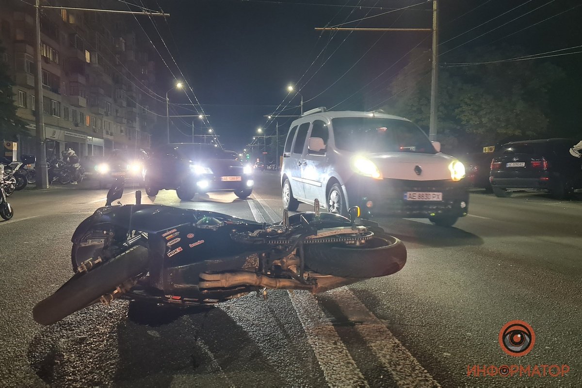 Біля будинку №37 Біля будинку №37