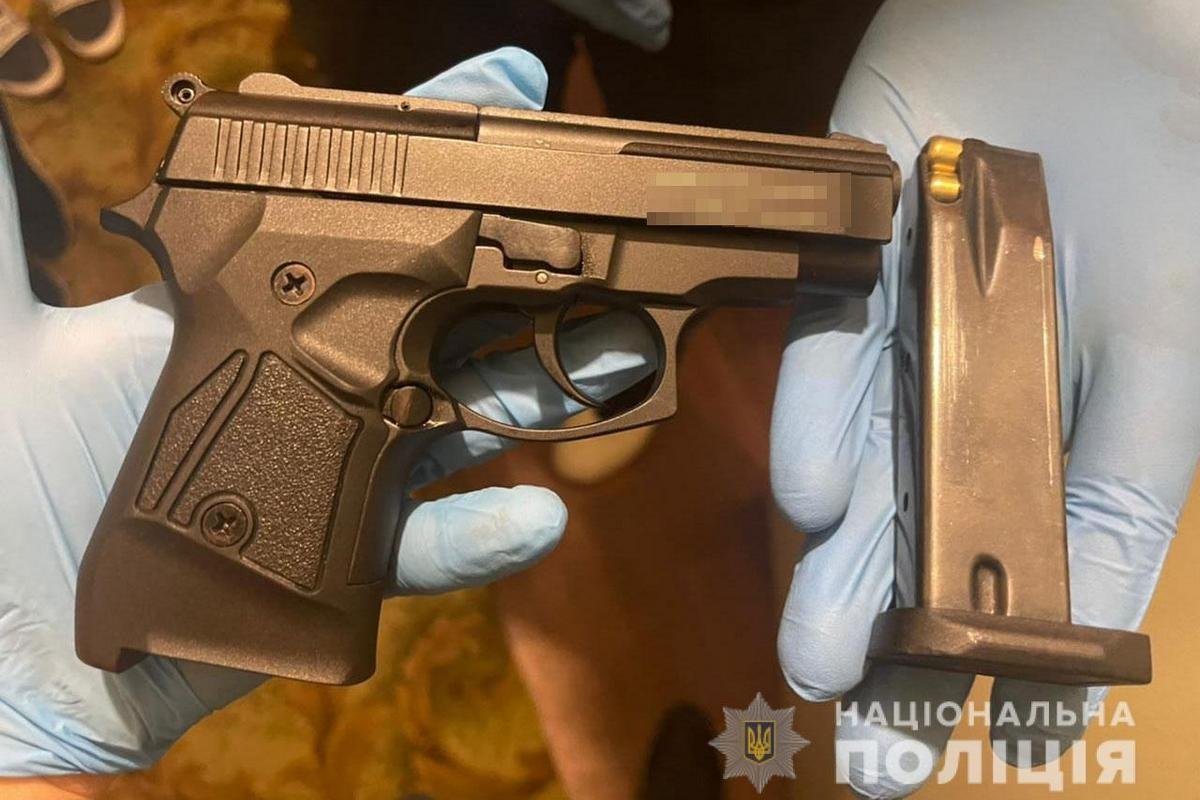 У Дніпрі 23 та 25-річні чоловік та жінка збували «канабіс» на території міста