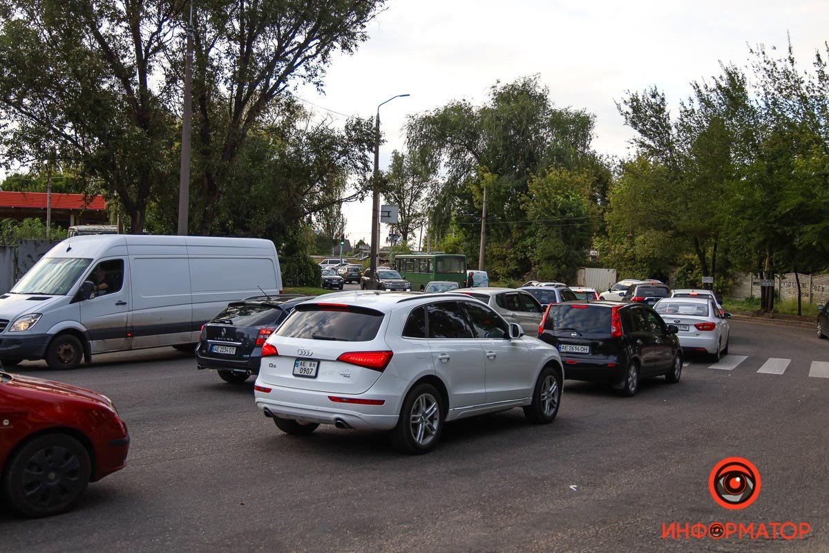 На Каруни у автобуса відлетіло колесо На Каруни у автобуса відлетіло колесо