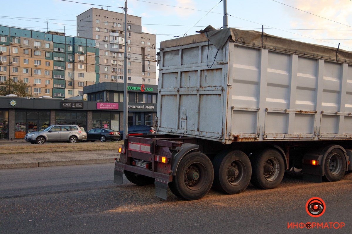 На місце прибули патрульні, вони з'ясовують усі деталі інциденту На місце прибули патрульні, вони з'ясовують усі деталі інциденту