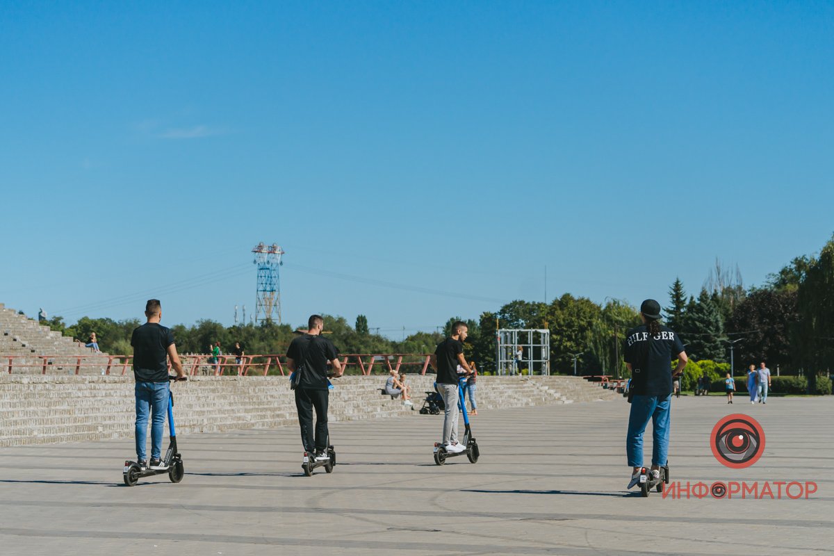 Знайти електросамокат на парковці