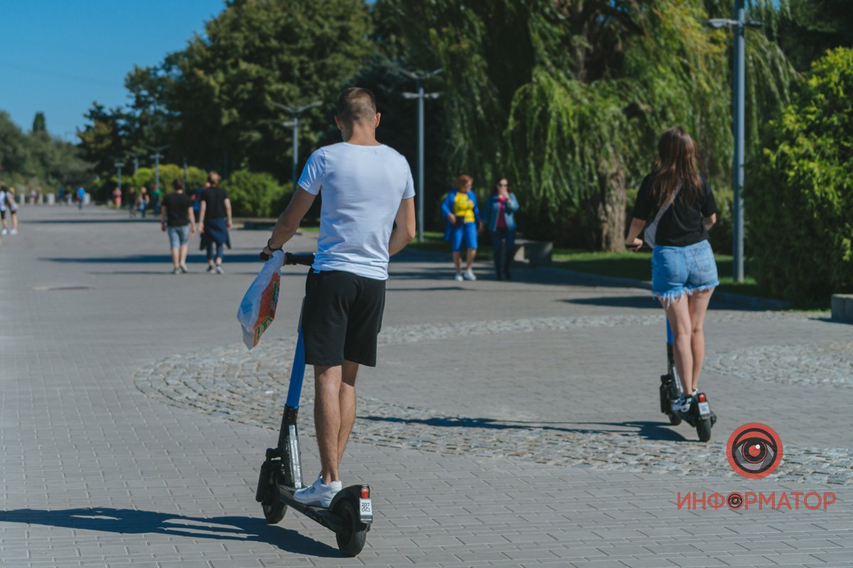 Поставити самокат на парковку