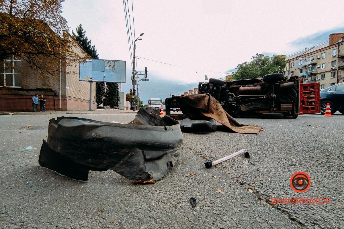 За попередньою інформацією від поліції, Audi рухався по проспекту з боку Запорізькому шосе на "зелений"