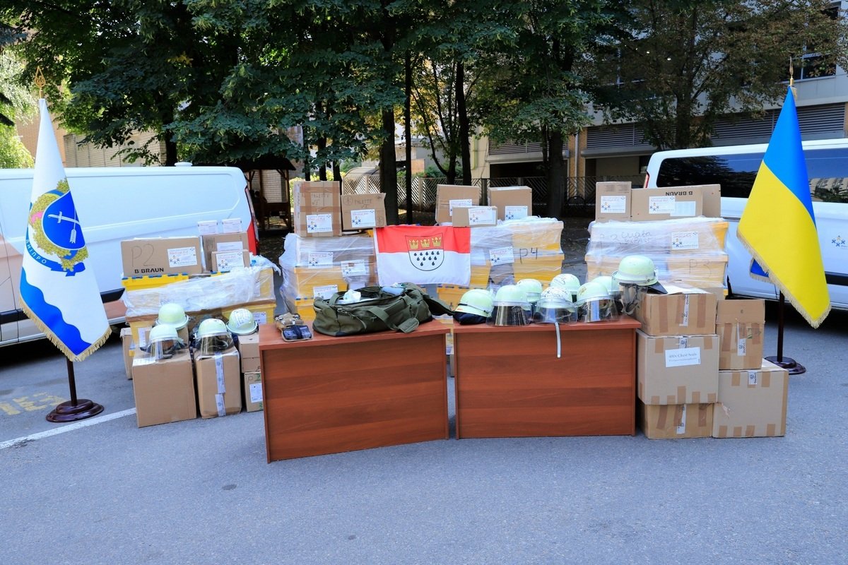 Німецьке місто Кельн передало до Дніпра два мікроавтобуси Німецьке місто Кельн передало до Дніпра два мікроавтобуси