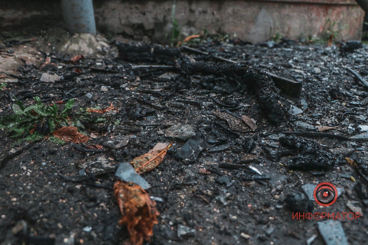 За попередньою інформацією від патрульних, пожежа виникла через несправність електропроводки