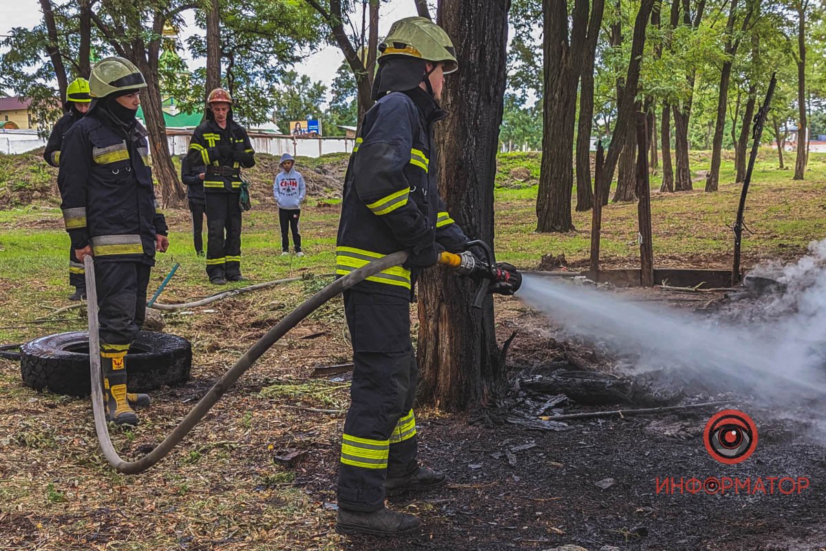 Горіли автомобільні шини, площа пожежі - 15 кв.м.