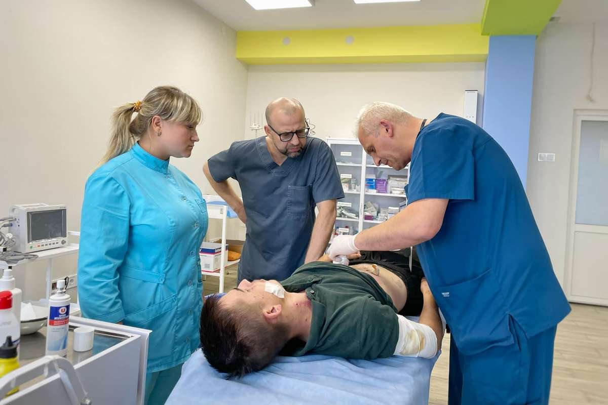 Брат і сестра отримали важкі поранення Брат і сестра отримали важкі поранення