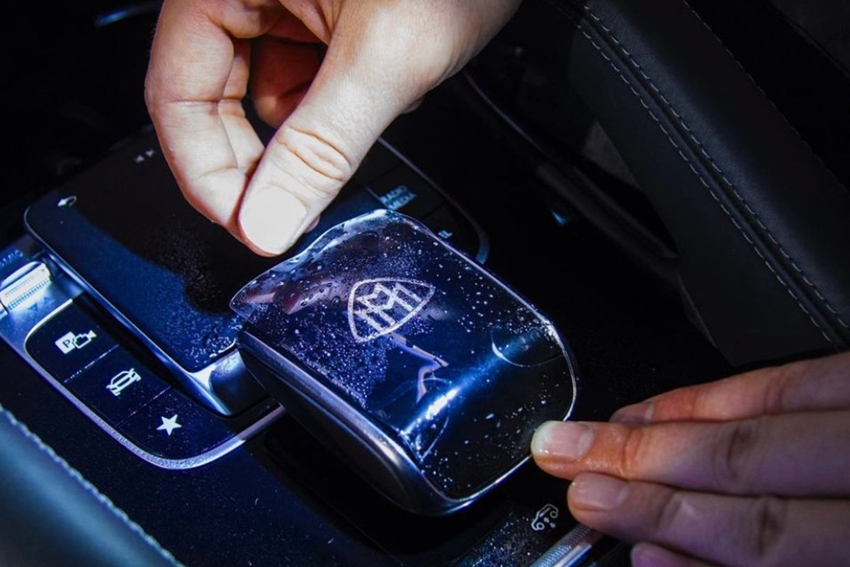 Броня глянцевих вставок салону