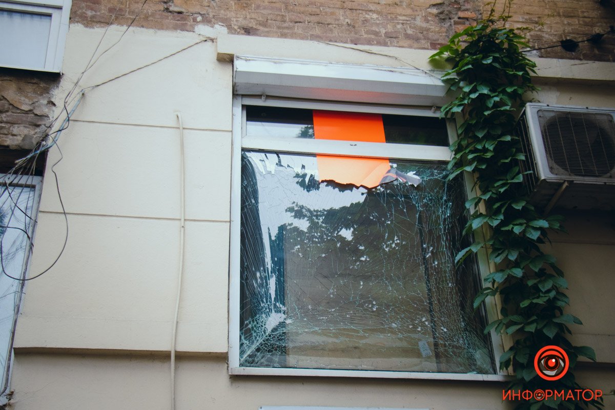 Как выглядит центр Днепра, куда попала российская ракета после Дня города 1