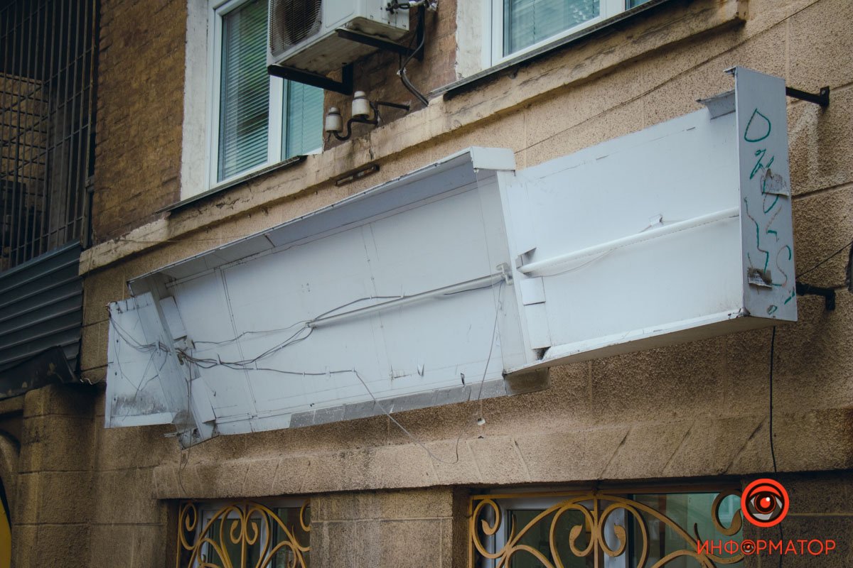 Как выглядит центр Днепра, куда попала российская ракета после Дня города 2