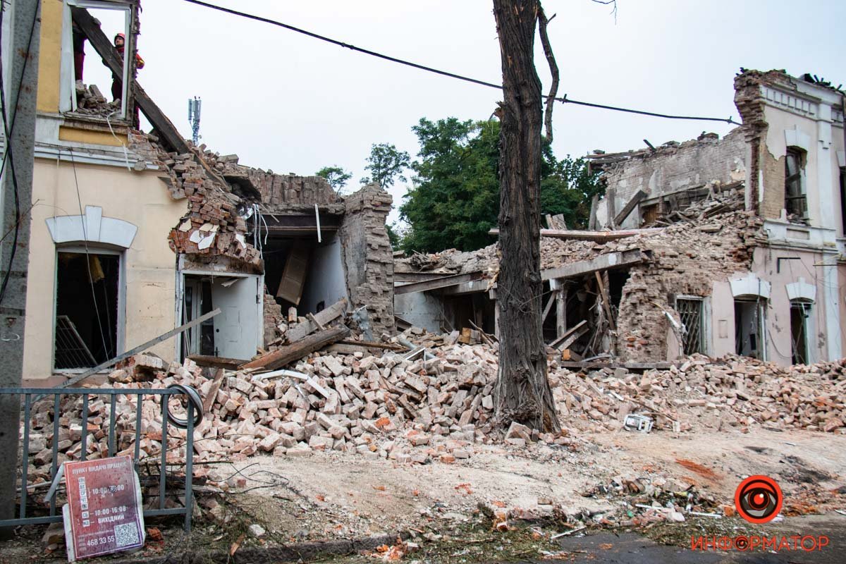 Как выглядит центр Днепра, куда попала российская ракета после Дня города 3