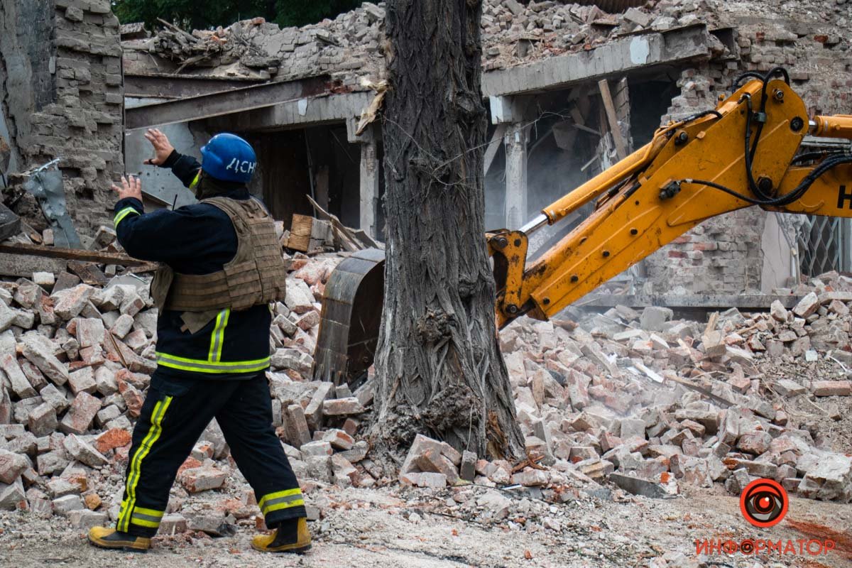 Как выглядит центр Днепра, куда попала российская ракета после Дня города 5