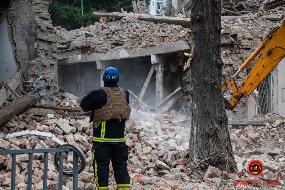 Как выглядит центр Днепра, куда попала российская ракета после Дня города 6
