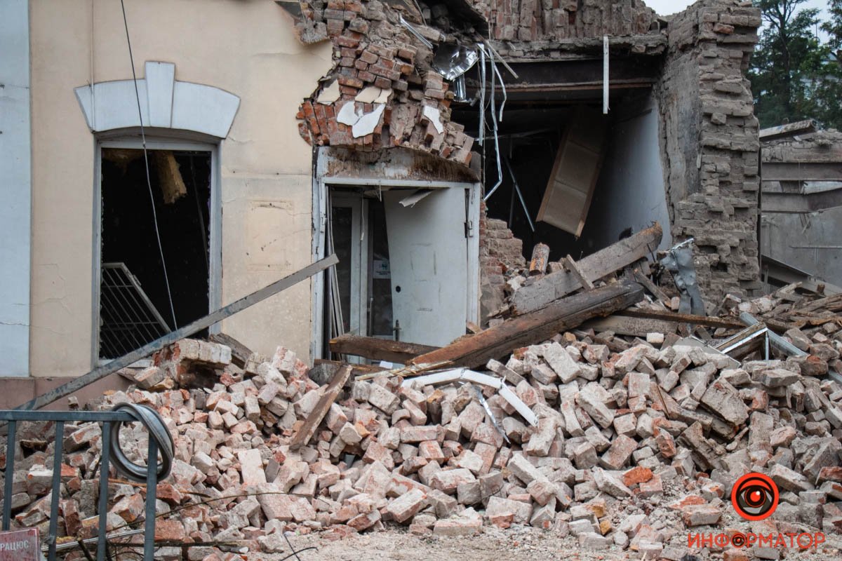 Как выглядит центр Днепра, куда попала российская ракета после Дня города 7