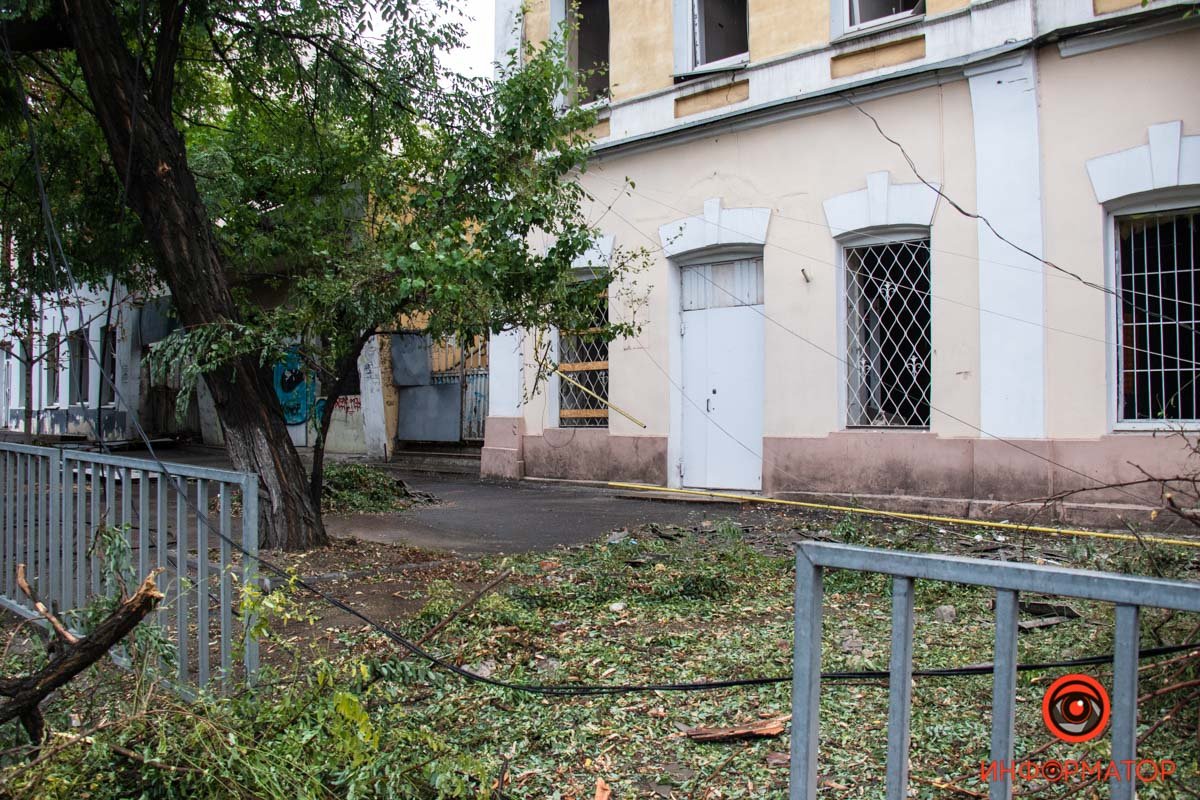 Как выглядит центр Днепра, куда попала российская ракета после Дня города 8