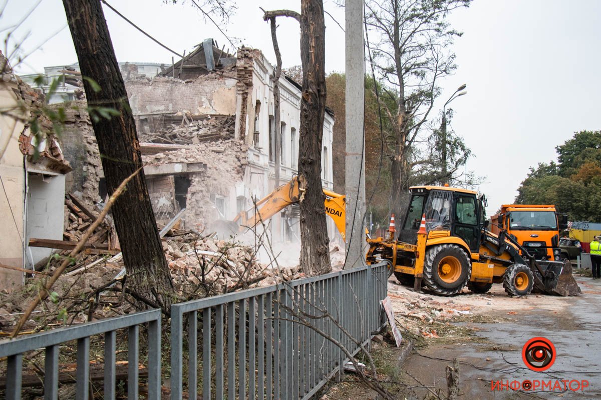 Как выглядит центр Днепра, куда попала российская ракета после Дня города 10