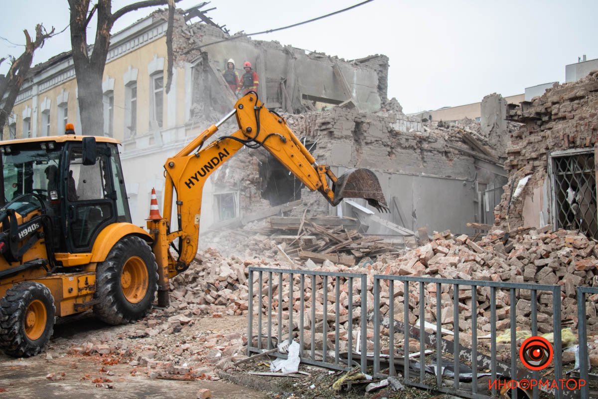 Как выглядит центр Днепра, куда попала российская ракета после Дня города 12