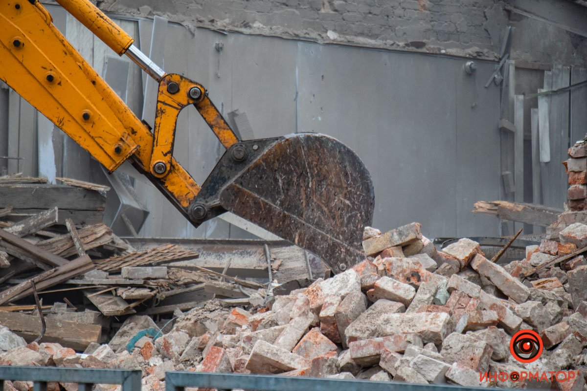 Как выглядит центр Днепра, куда попала российская ракета после Дня города 13