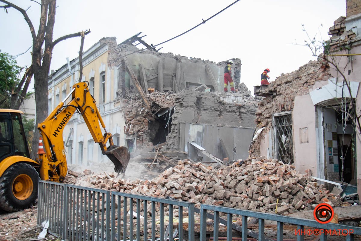 Как выглядит центр Днепра, куда попала российская ракета после Дня города 14