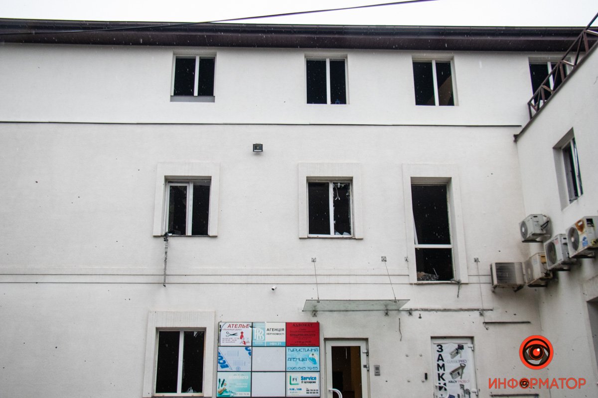 Как выглядит центр Днепра, куда попала российская ракета после Дня города 19