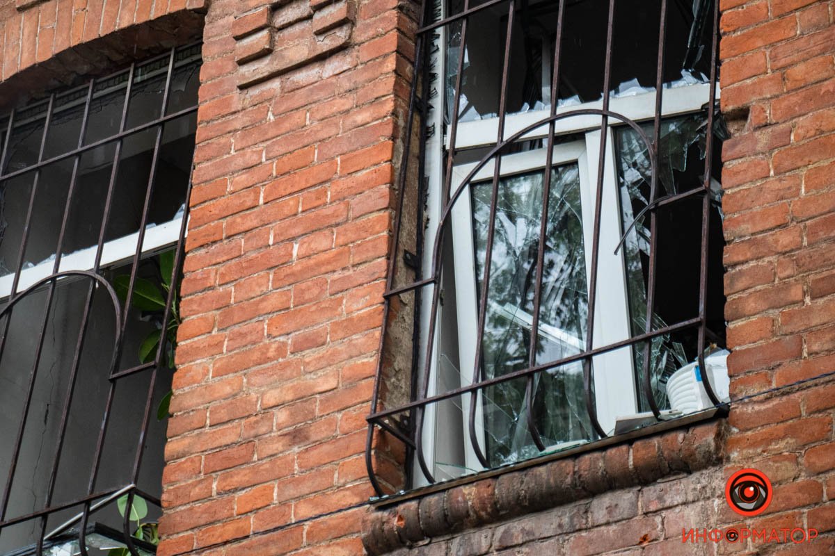 Как выглядит центр Днепра, куда попала российская ракета после Дня города 21