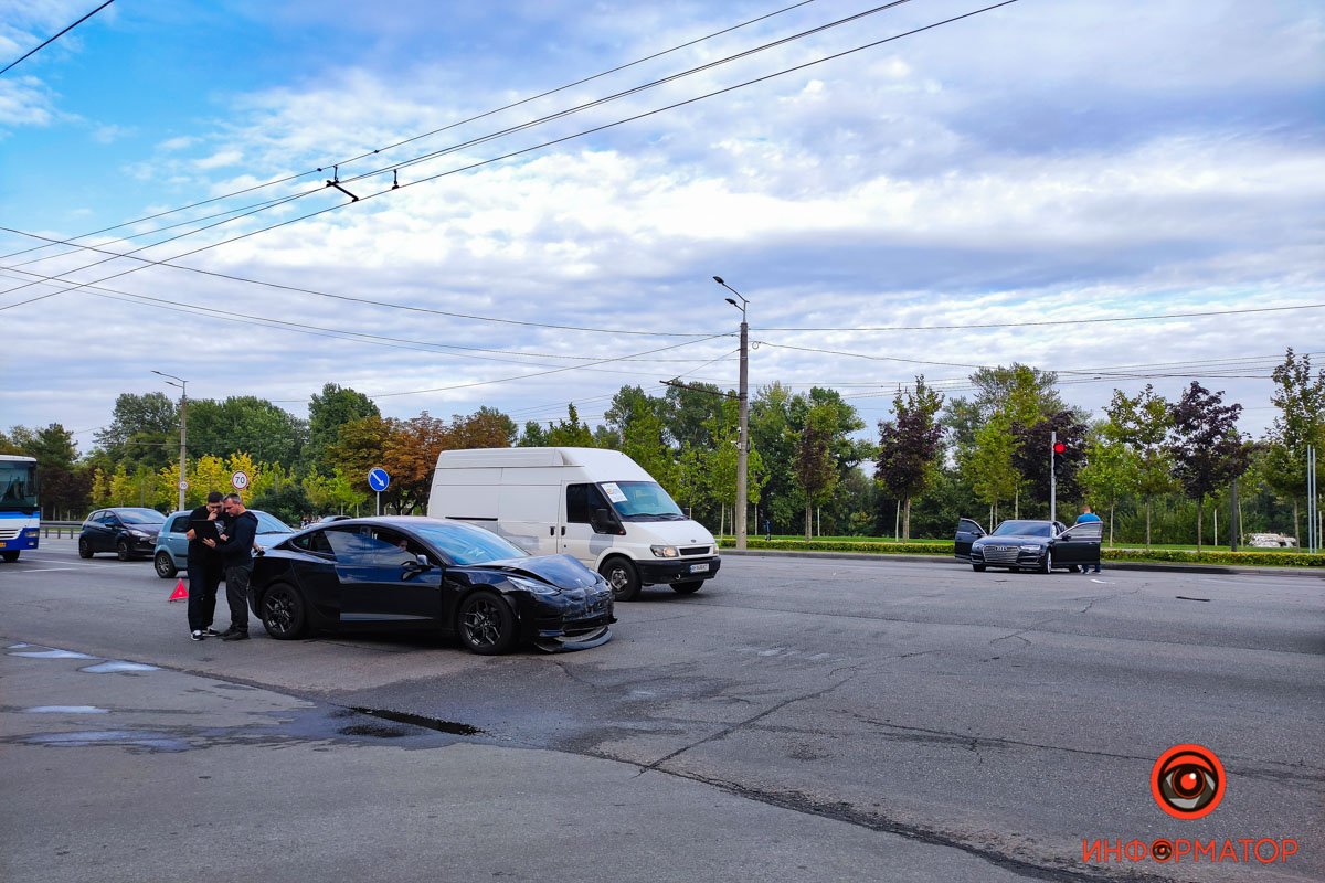 За попередньою інформацією автомобіль Аudi виїжджав з Мандриківської За попередньою інформацією автомобіль Аudi виїжджав з Мандриківської