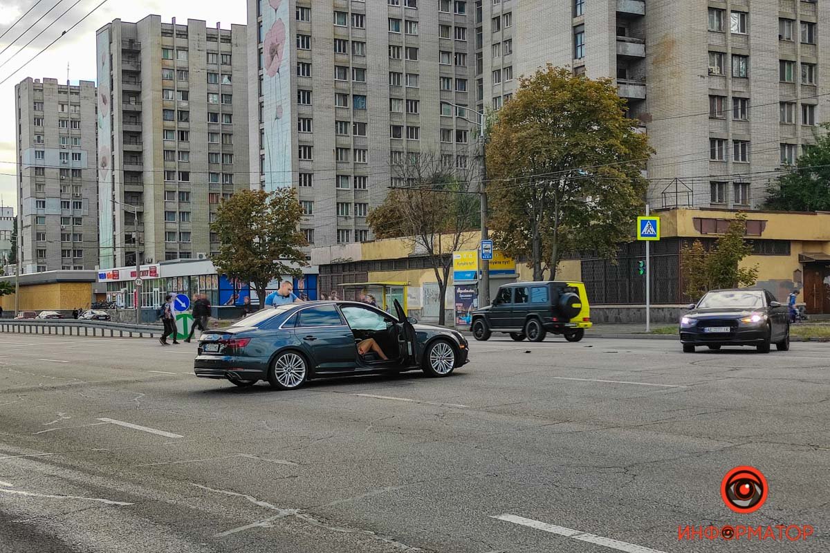 Зайняті дві середні смуги в обидві сторони Зайняті дві середні смуги в обидві сторони