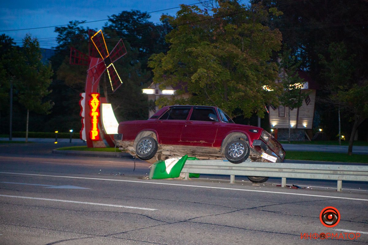 ВАЗ завис на відбійнику ВАЗ завис на відбійнику