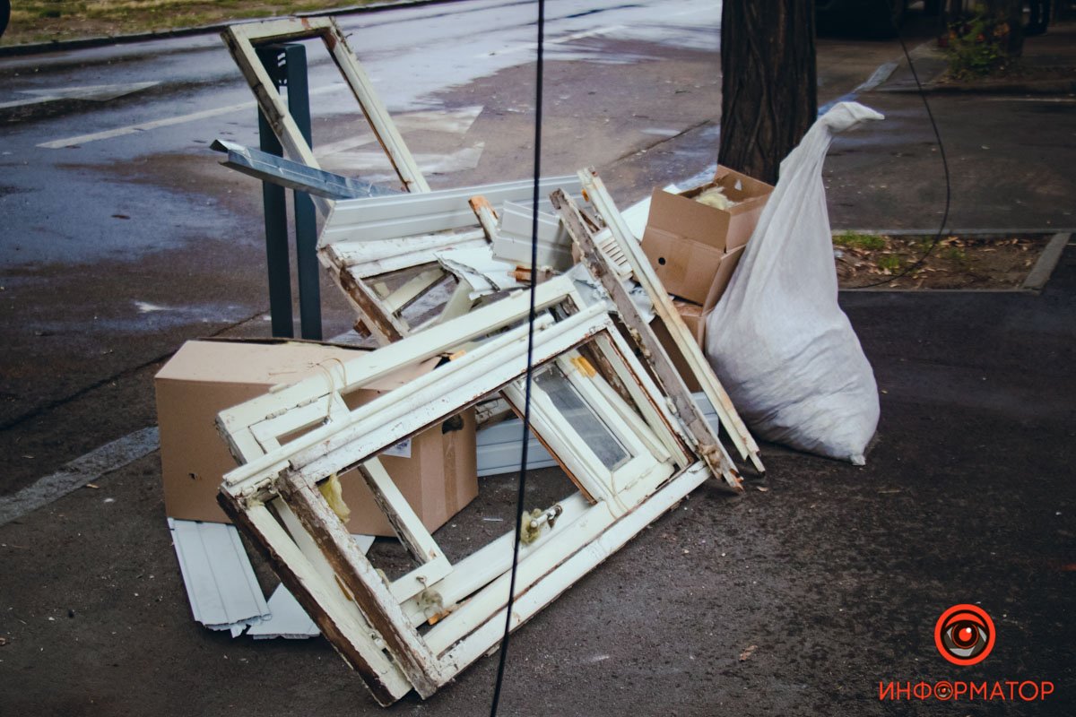 Як виглядає центр Дніпра, куди влучила російська ракета після Дня міста 13