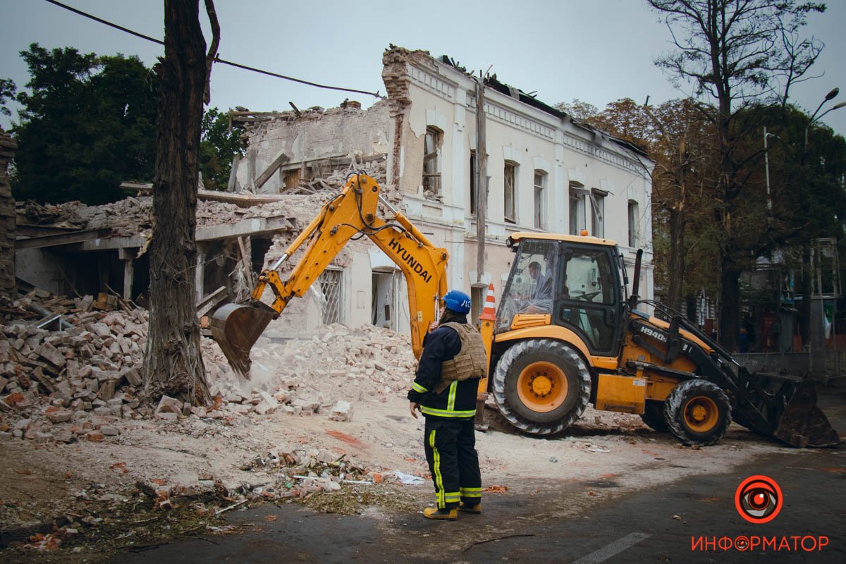 Як виглядає центр Дніпра, куди влучила російська ракета після Дня міста 8