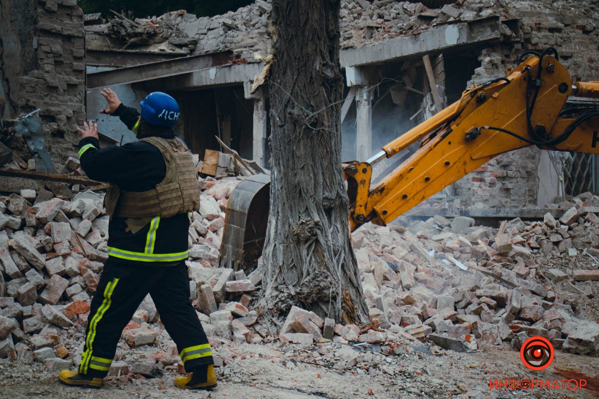 Як виглядає центр Дніпра, куди влучила російська ракета після Дня міста 7