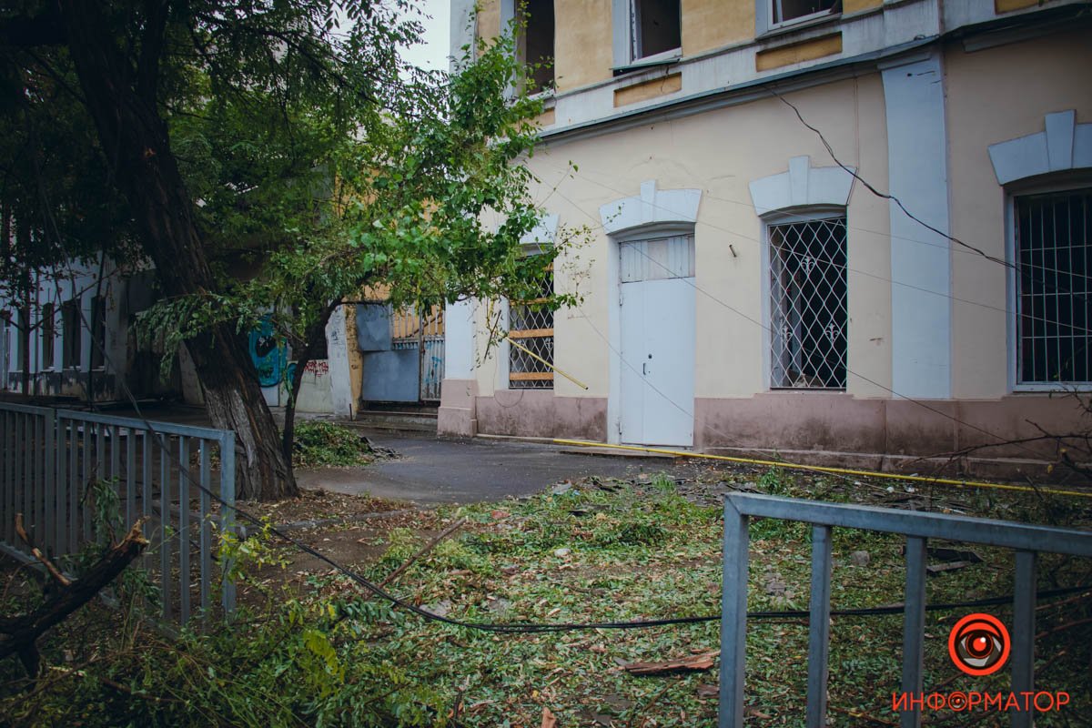 Як виглядає центр Дніпра, куди влучила російська ракета після Дня міста 6