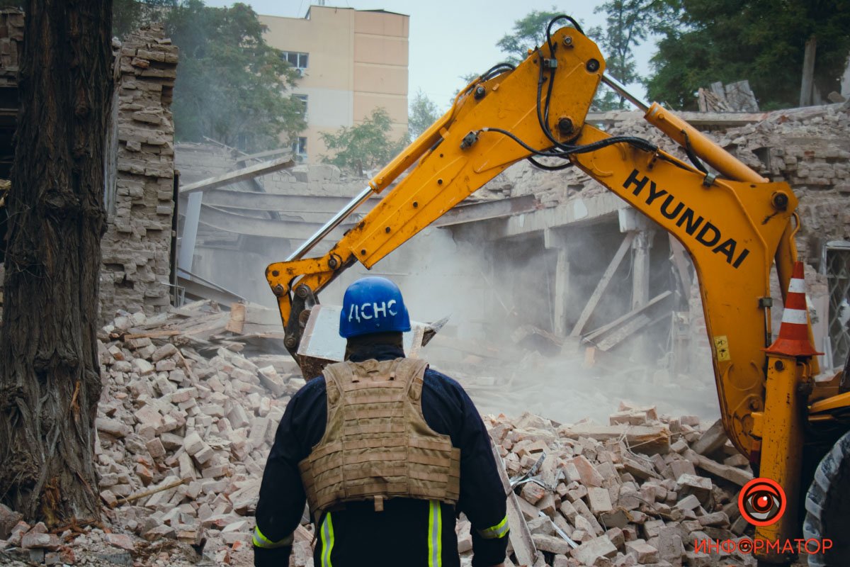 Як виглядає центр Дніпра, куди влучила російська ракета після Дня міста 4