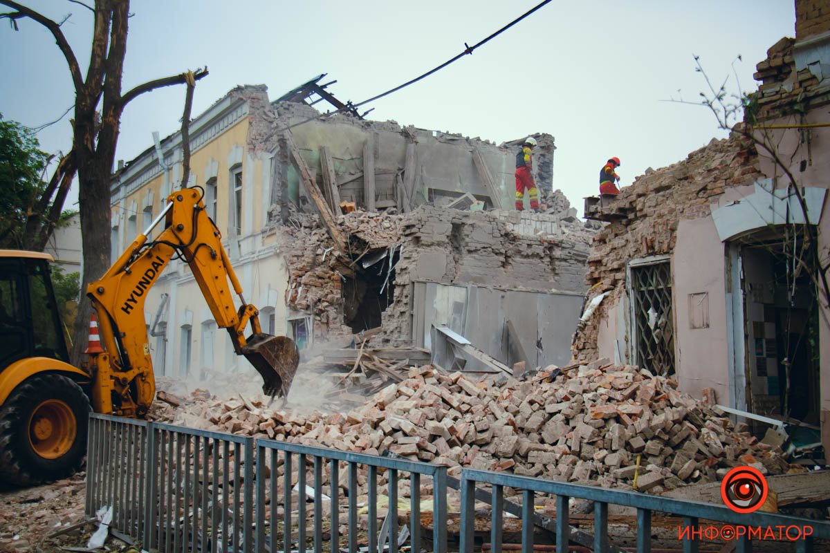 Як виглядає центр Дніпра, куди влучила російська ракета після Дня міста 1