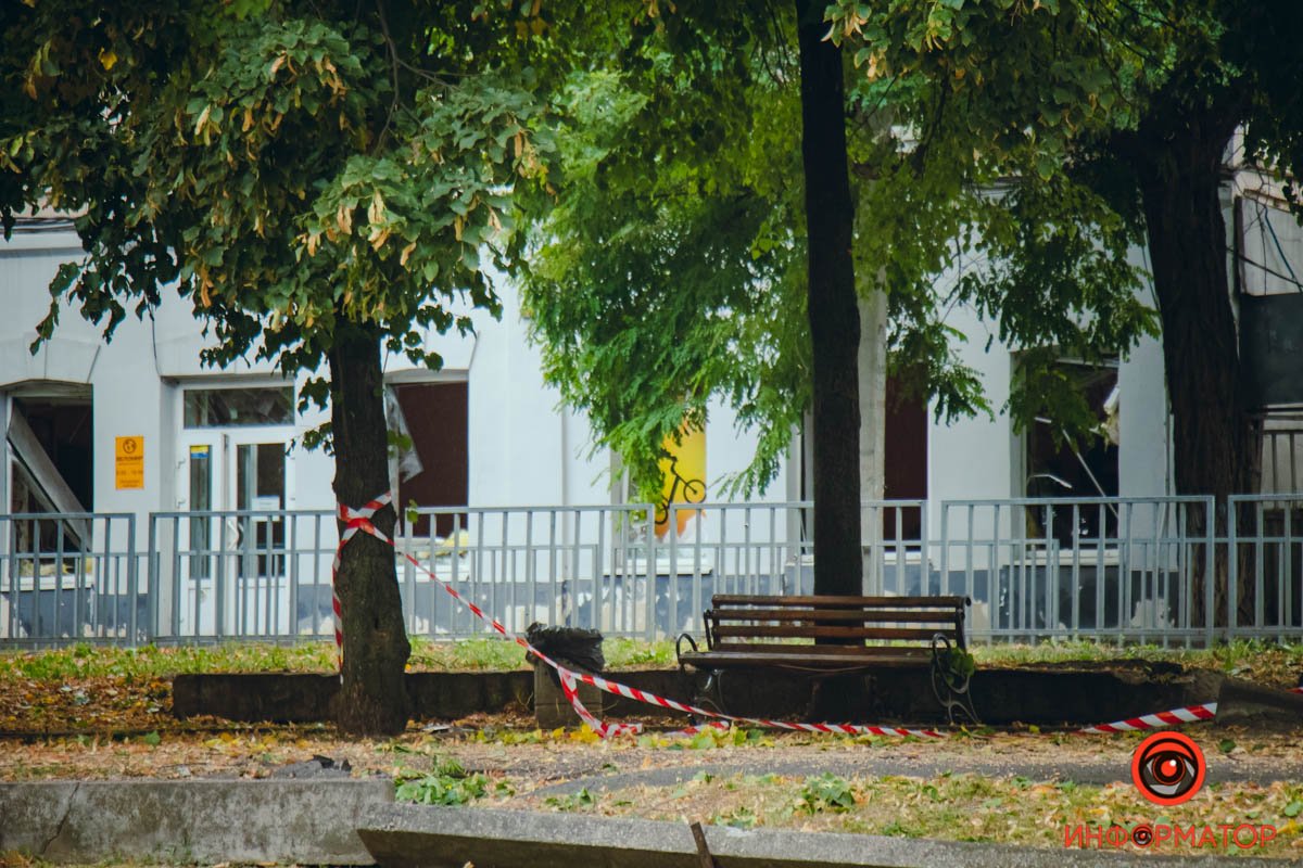 Як виглядає центр Дніпра, куди влучила російська ракета після Дня міста 2