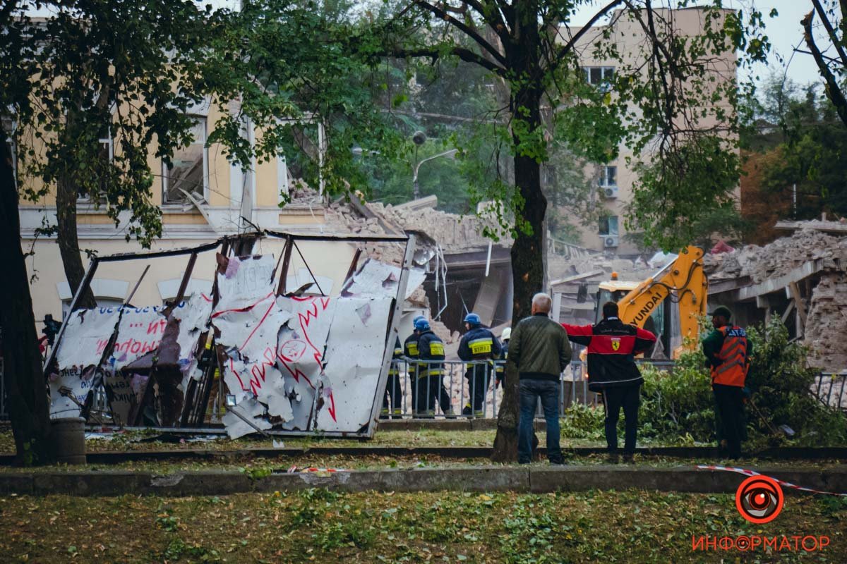 Як виглядає центр Дніпра, куди влучила російська ракета після Дня міста 16