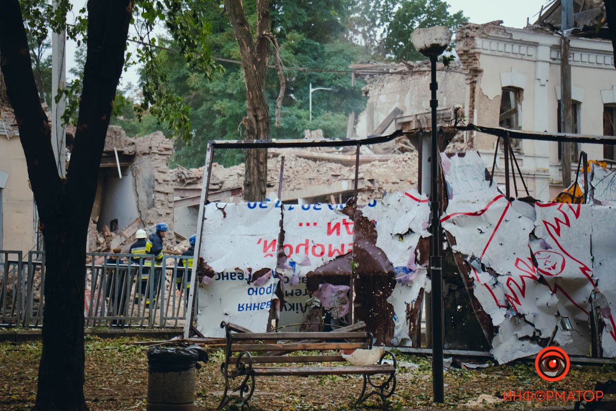 Як виглядає центр Дніпра, куди влучила російська ракета після Дня міста 18