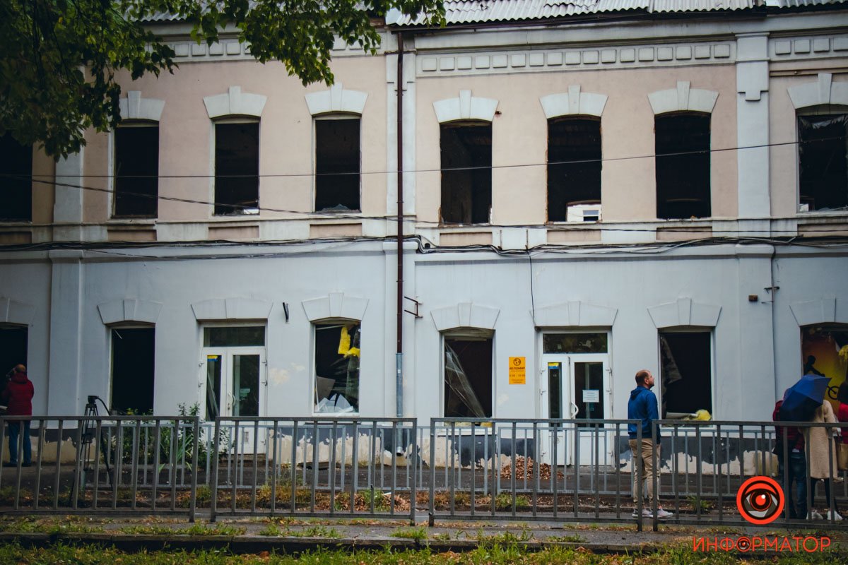 Як виглядає центр Дніпра, куди влучила російська ракета після Дня міста 19