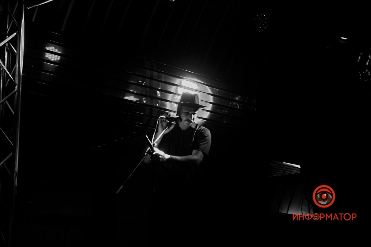 Як пройшов концерт KAZKA на станції метро у Дніпрі 17