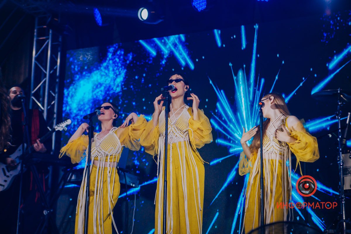 Як пройшов концерт KAZKA на станції метро у Дніпрі 13