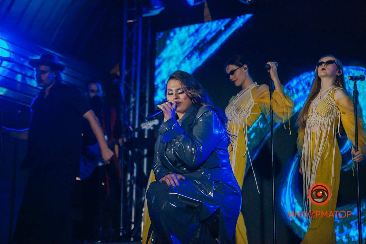 Як пройшов концерт KAZKA на станції метро у Дніпрі 12