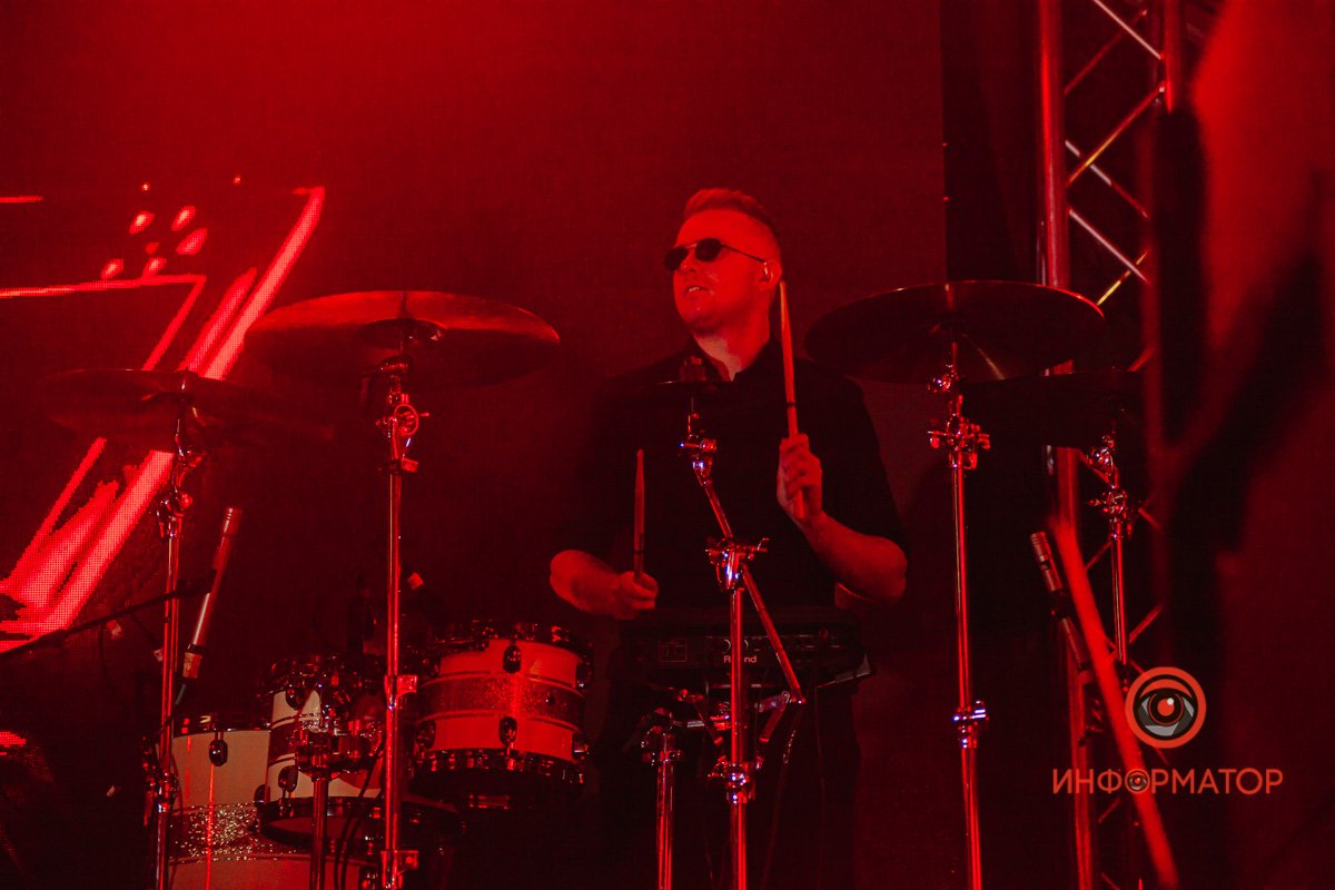 Як пройшов концерт KAZKA на станції метро у Дніпрі 10