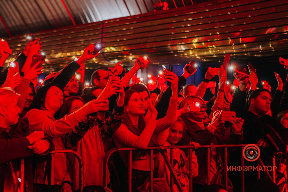 Як пройшов концерт KAZKA на станції метро у Дніпрі 2