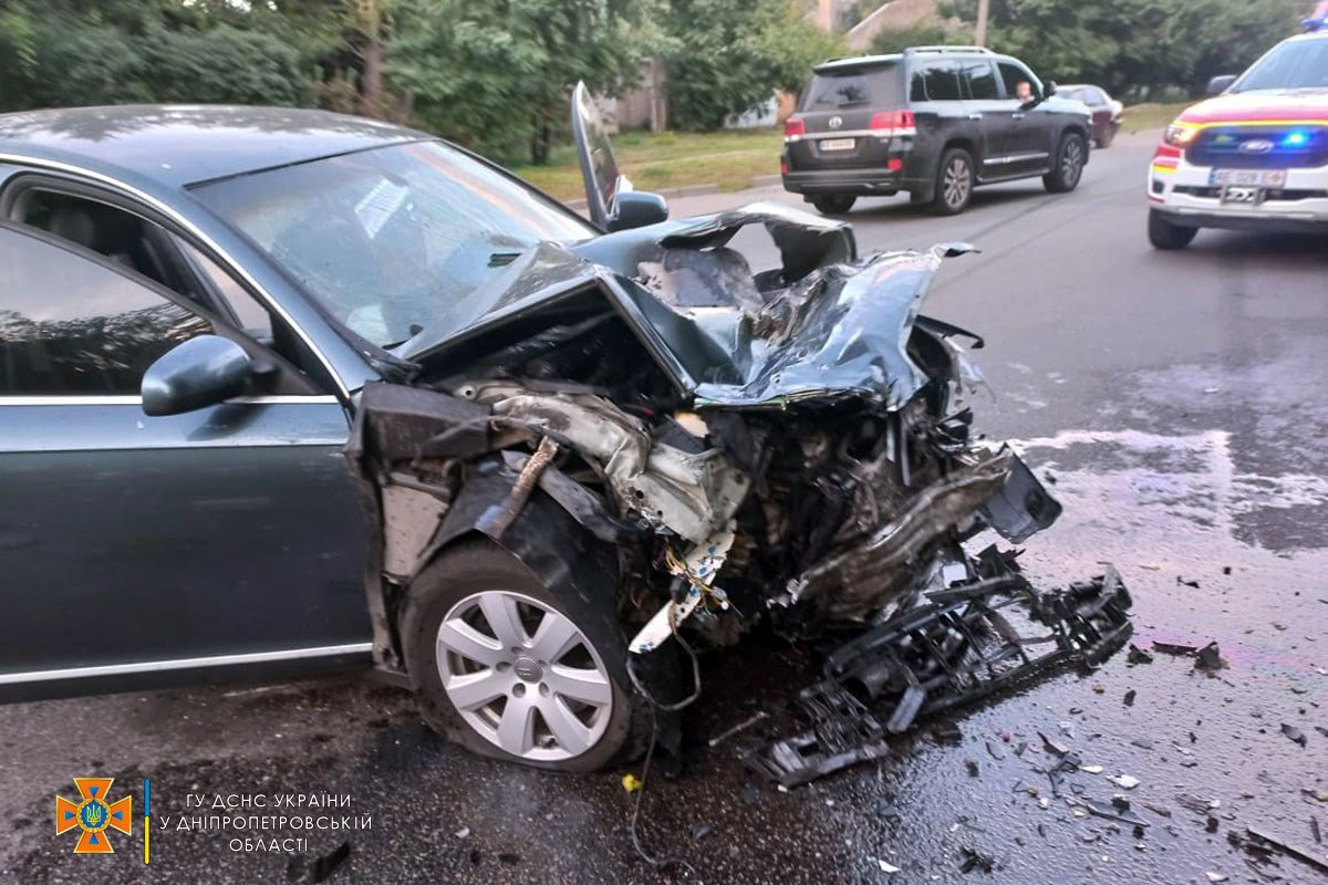 Там зіткнулися Audi та Mitsubishi Там зіткнулися Audi та Mitsubishi