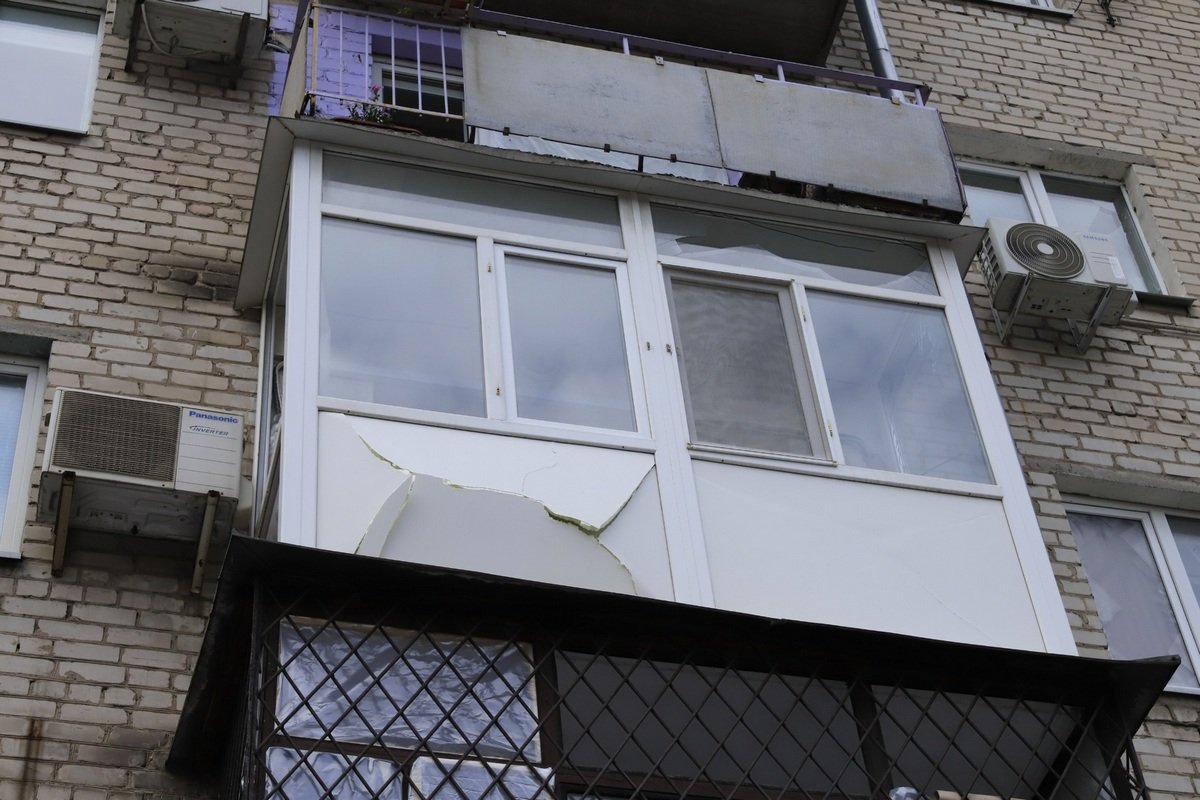 Вибухова хвиля пошкодила загалом понад пів сотні будівель, більшість з яких — житлові будинки