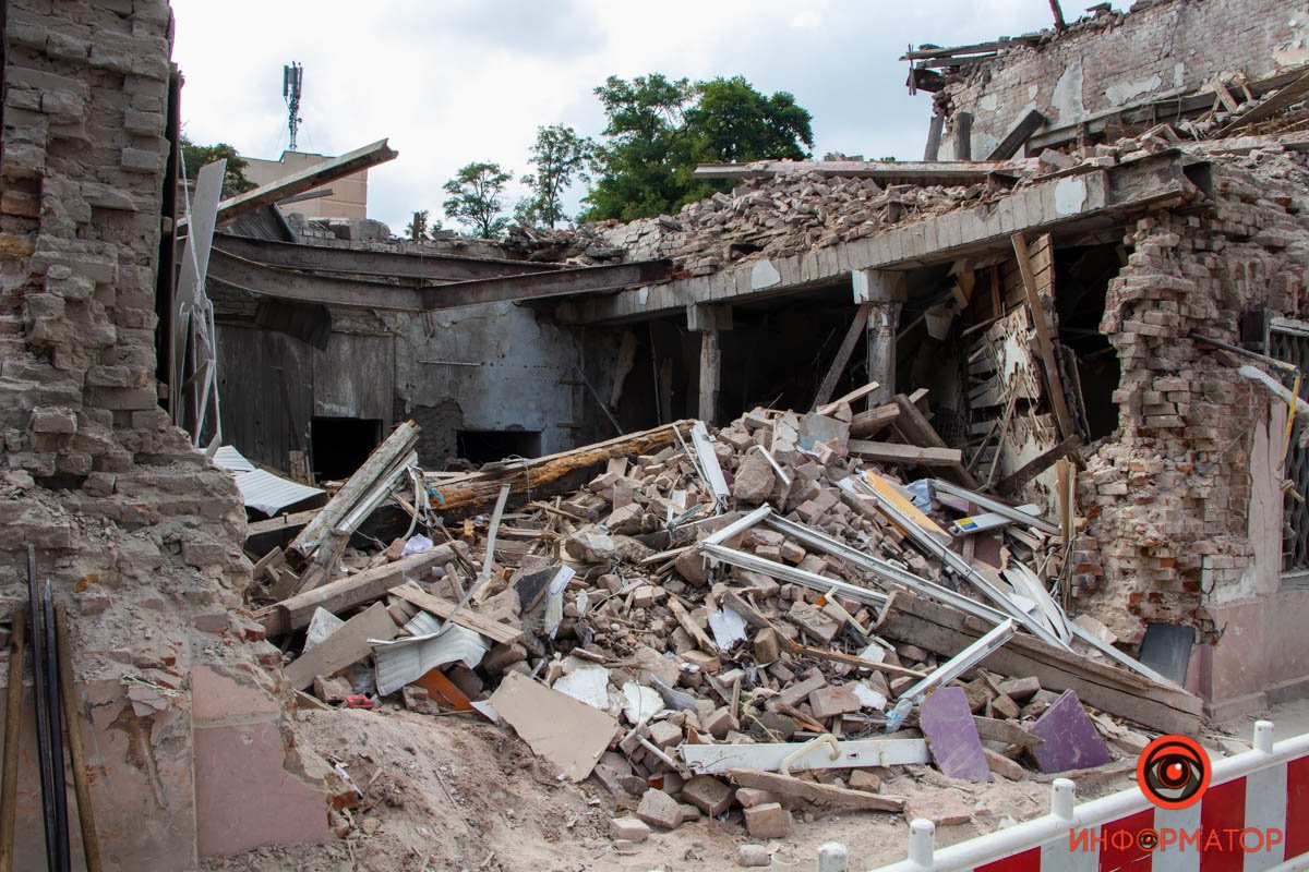 Щоб усе відновити, доведеться витратити не одну тисячу гривень Щоб усе відновити, доведеться витратити не одну тисячу гривень