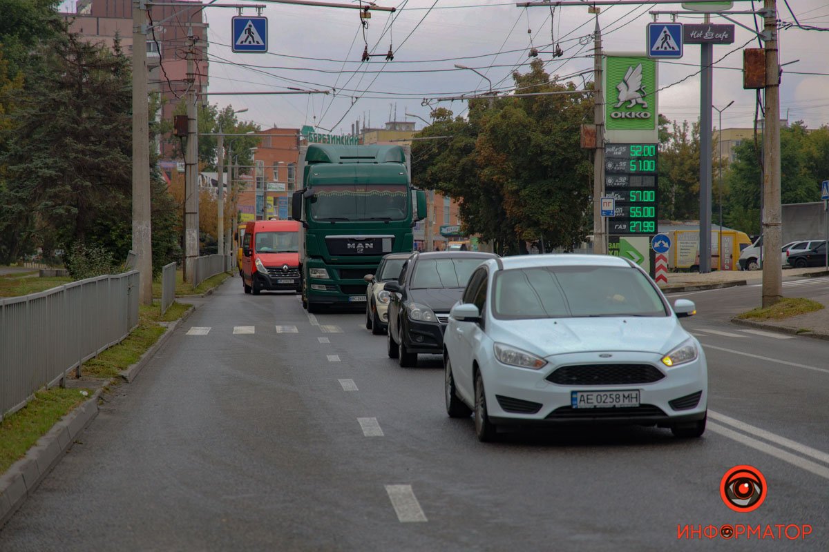 В Днепре на Лисиченко ВАЗ столкнулся с троллейбусом №20: женщина умерла в скорой, еще три человека пострадали 3