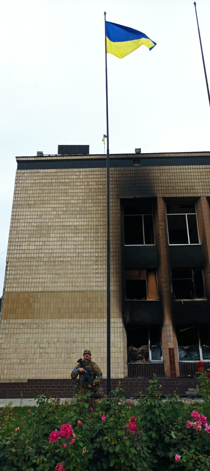 Урочисте підняття прапора України в Ізюмі
