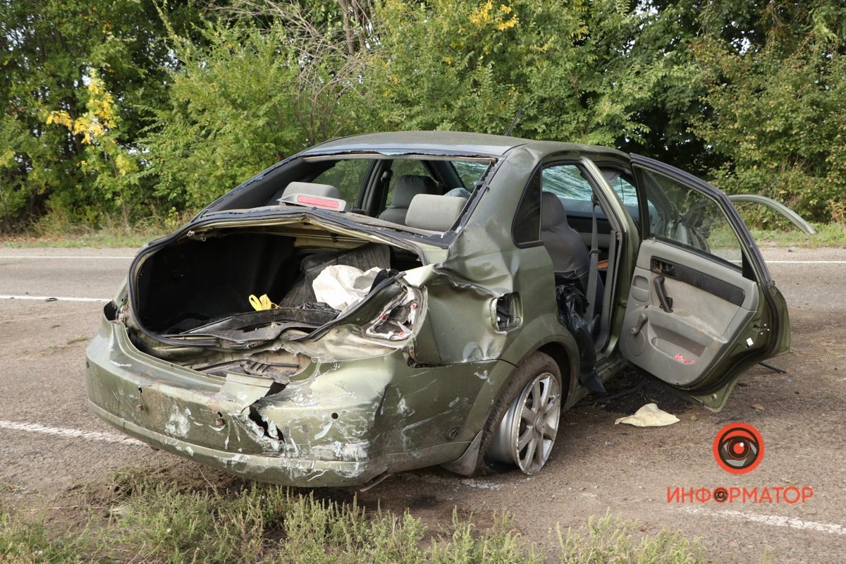 На трасі Дніпро - Кам’янське Chevrolet врізався у автобус: загинув водій легковика 9