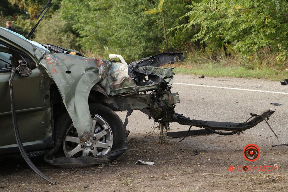 На трасі Дніпро - Кам’янське Chevrolet врізався у автобус: загинув водій легковика 11